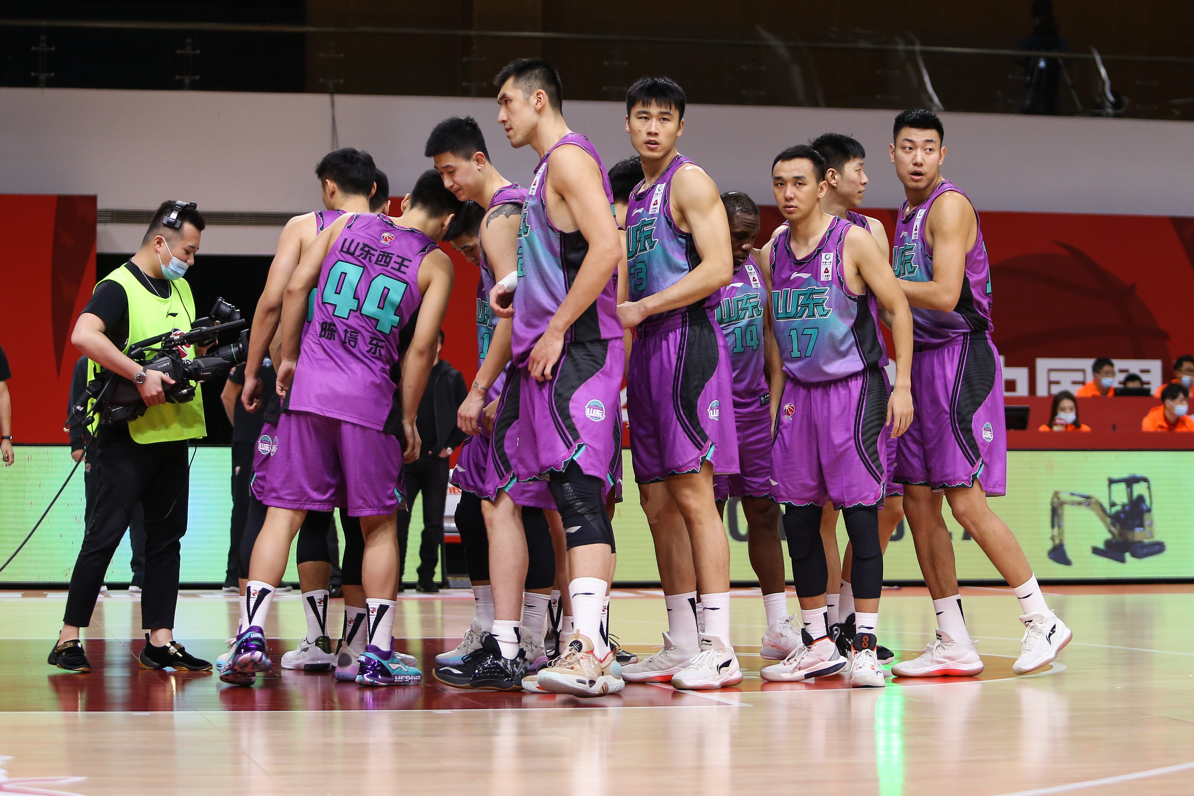 包含山东男篮迎CBA季后赛关键赛，赛后手感冰凉，震撼外界，球队文化再被提及的词条