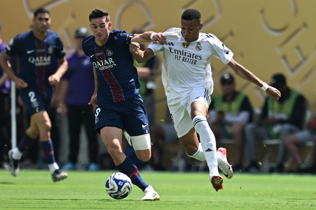 包含巴黎圣日耳曼训练开放日，清晨绝杀压哨引欢呼，国王杯在即，训练强度明显提升的词条